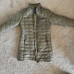 Medium Patagonia army green jacket
